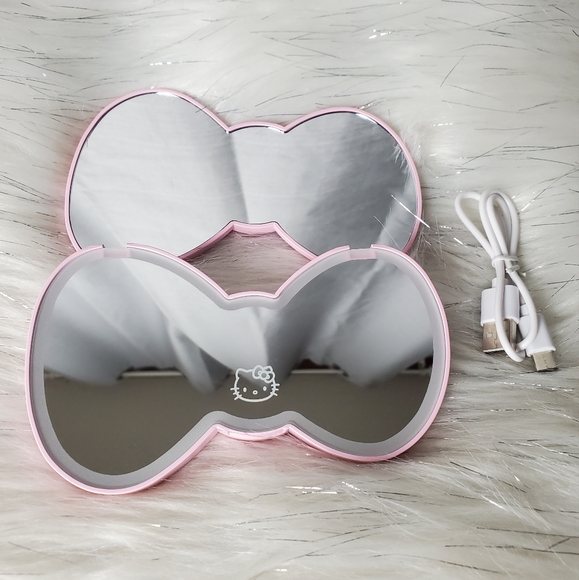 IMPRESSIONS FOR HELLO KITTY mini LED pink compact bow mirror - Picture 2 of 8
